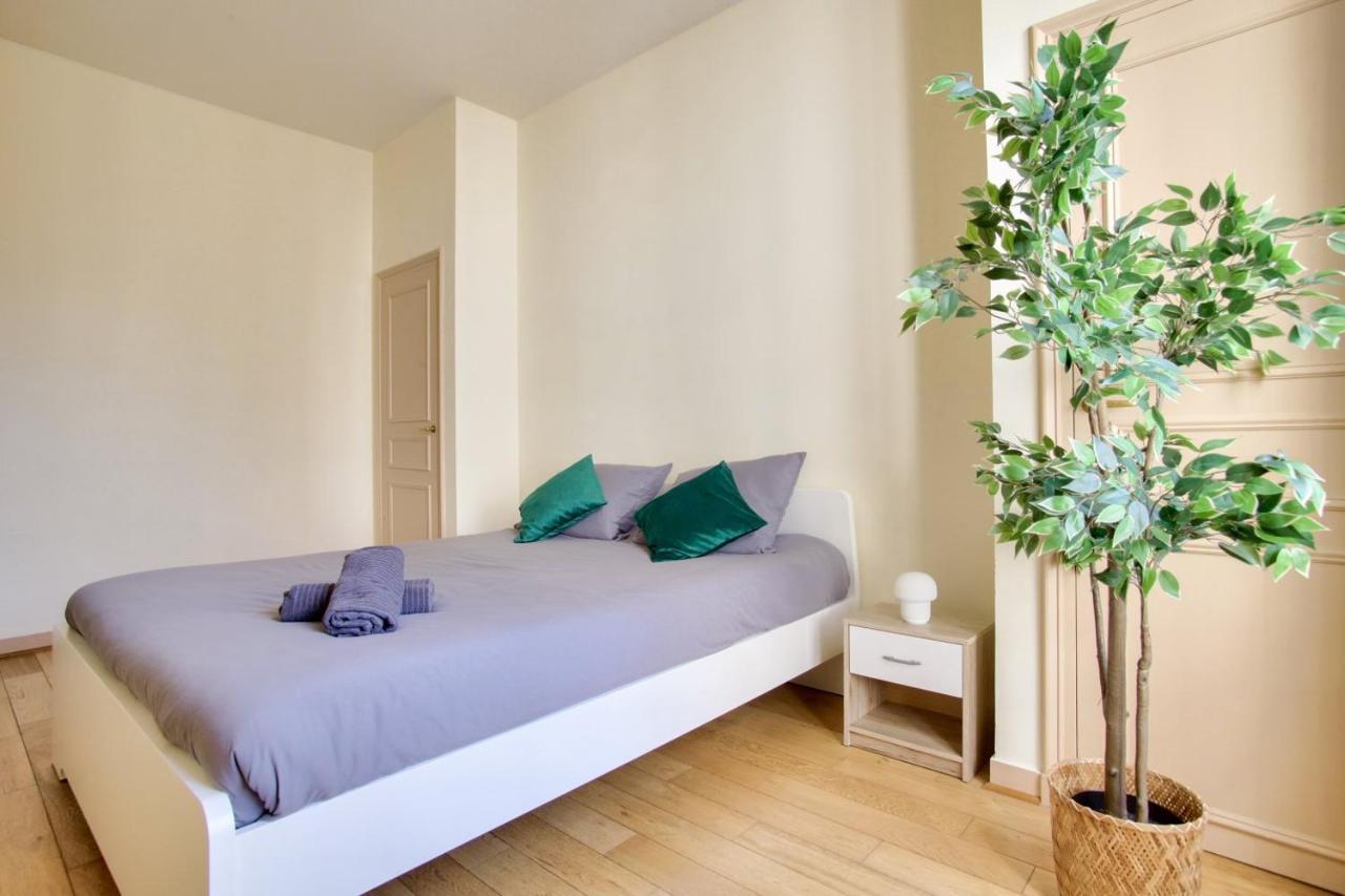 2 Bedrooms Tour Eiffel Rapp París Exterior foto