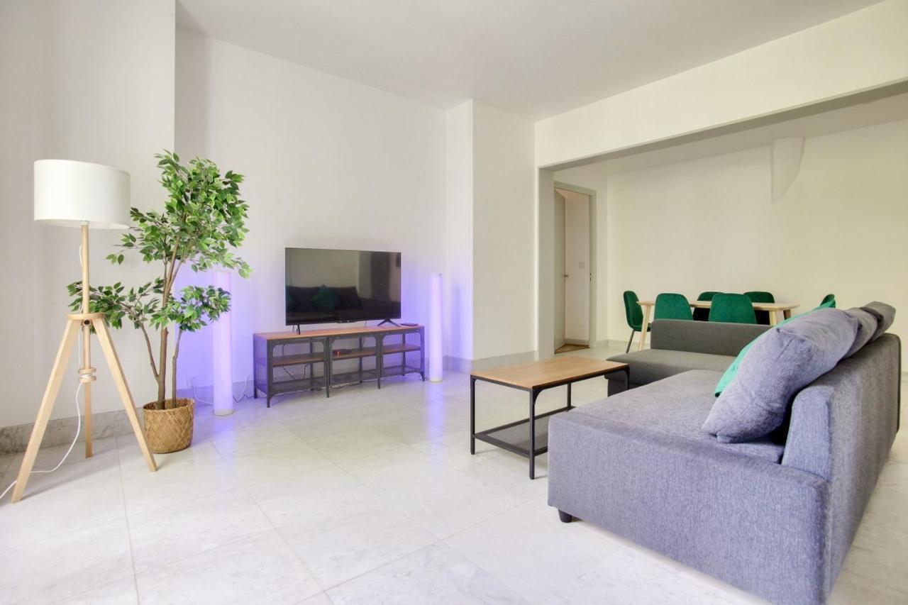 2 Bedrooms Tour Eiffel Rapp París Exterior foto
