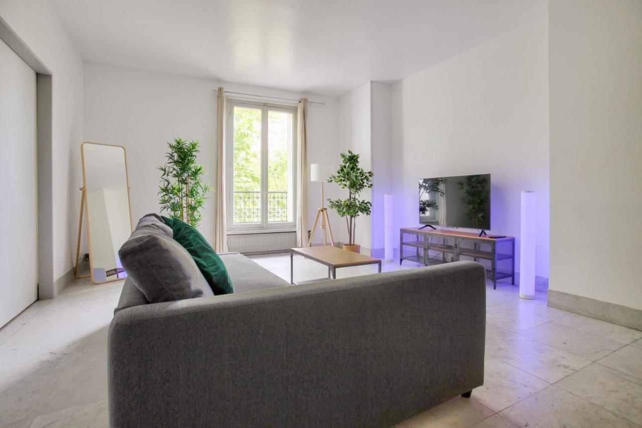 2 Bedrooms Tour Eiffel Rapp París Exterior foto